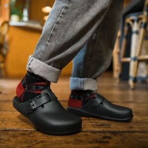 Shoes for Crews Balltimore Black Clogs Unisex NEW *See description fits like a 9